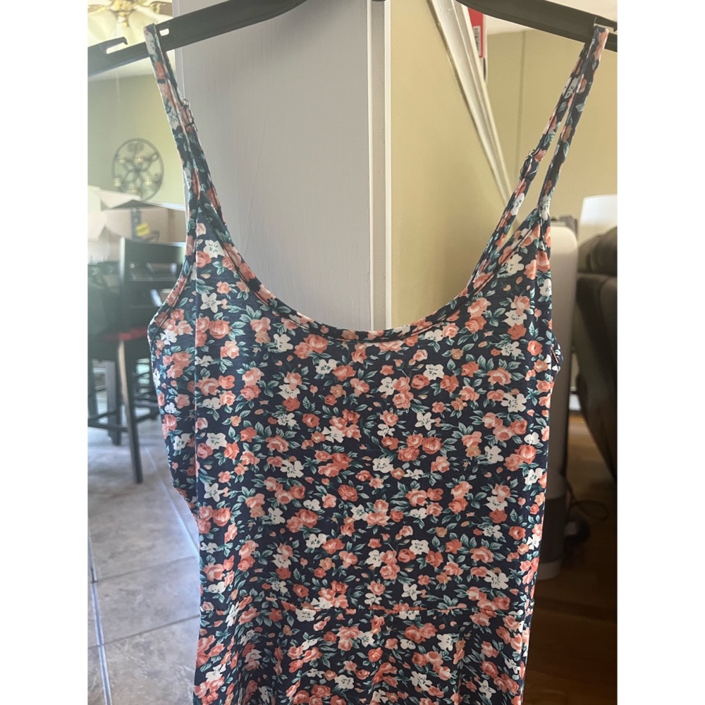 Dress - Picture 5 of 10